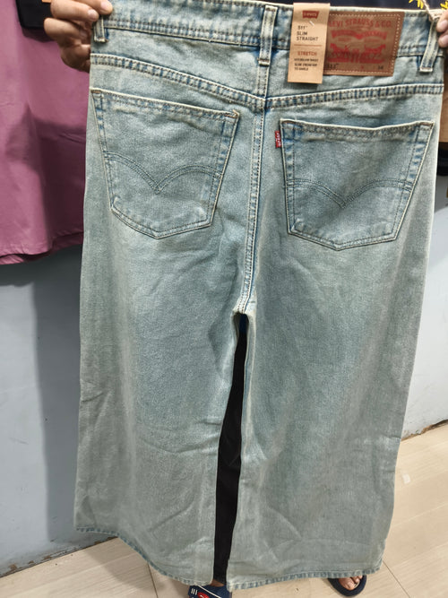 Levis straight fit